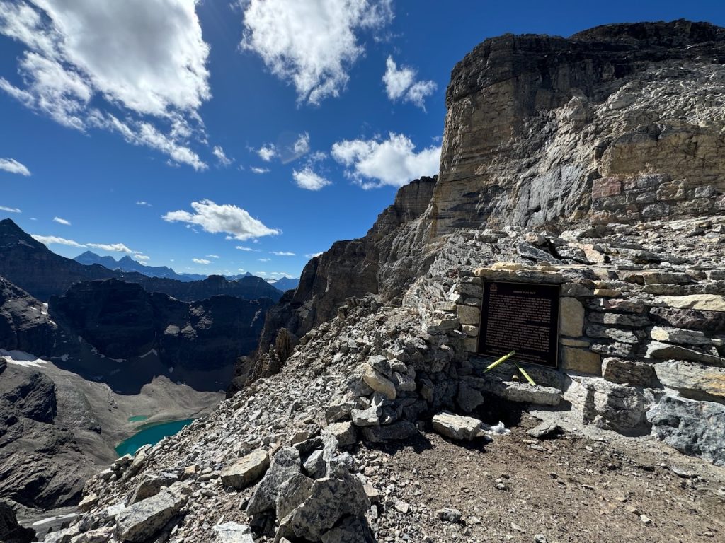 The loss of a century-old mountain refuge dismantled due to climate change.